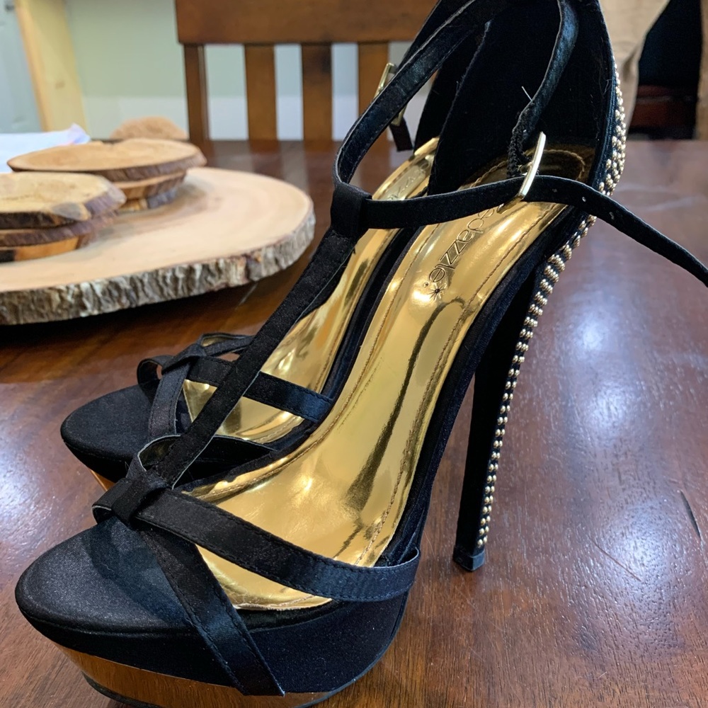 Gold and black stilettos, worn a few times. Great condition. 5 1/2 inch heel